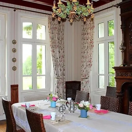 Manoir De Kerangosquer Couette-café Pont-Aven